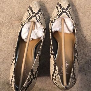 New In Box Crown vintage snake skin (faux) shoes with wood heel